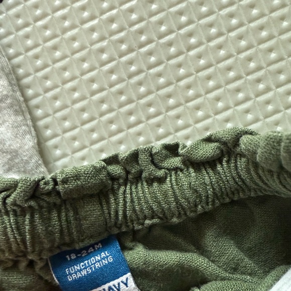 Old Navy|Baby girl summer outfit,olive linen shorts & farm animal bodysuit•Cow - Picture 5 of 5